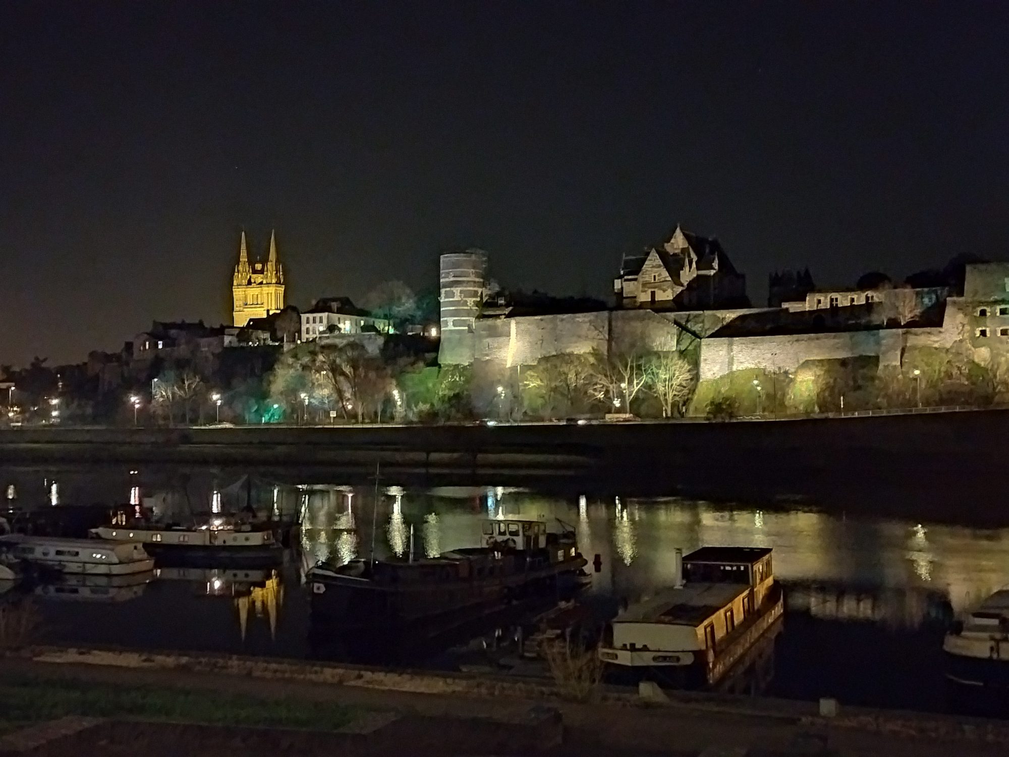 Schloss Angers bei Nacht
