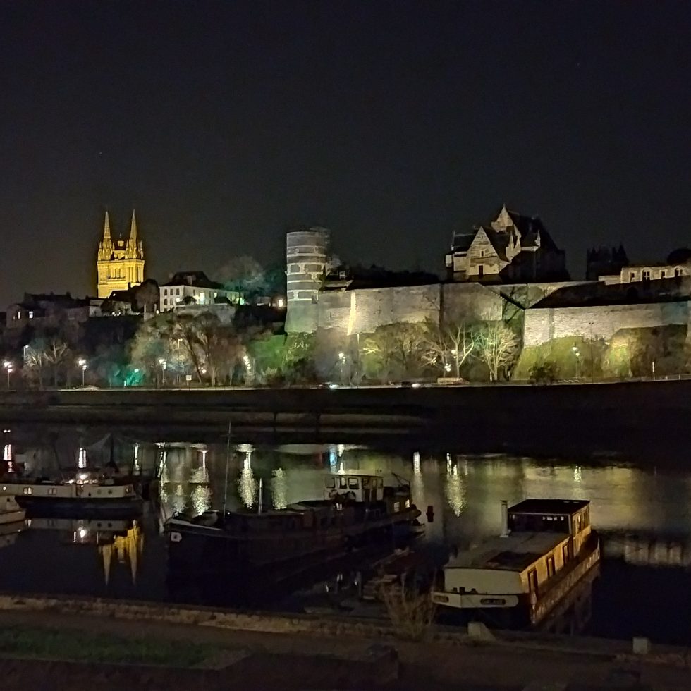 Schloss Angers bei Nacht